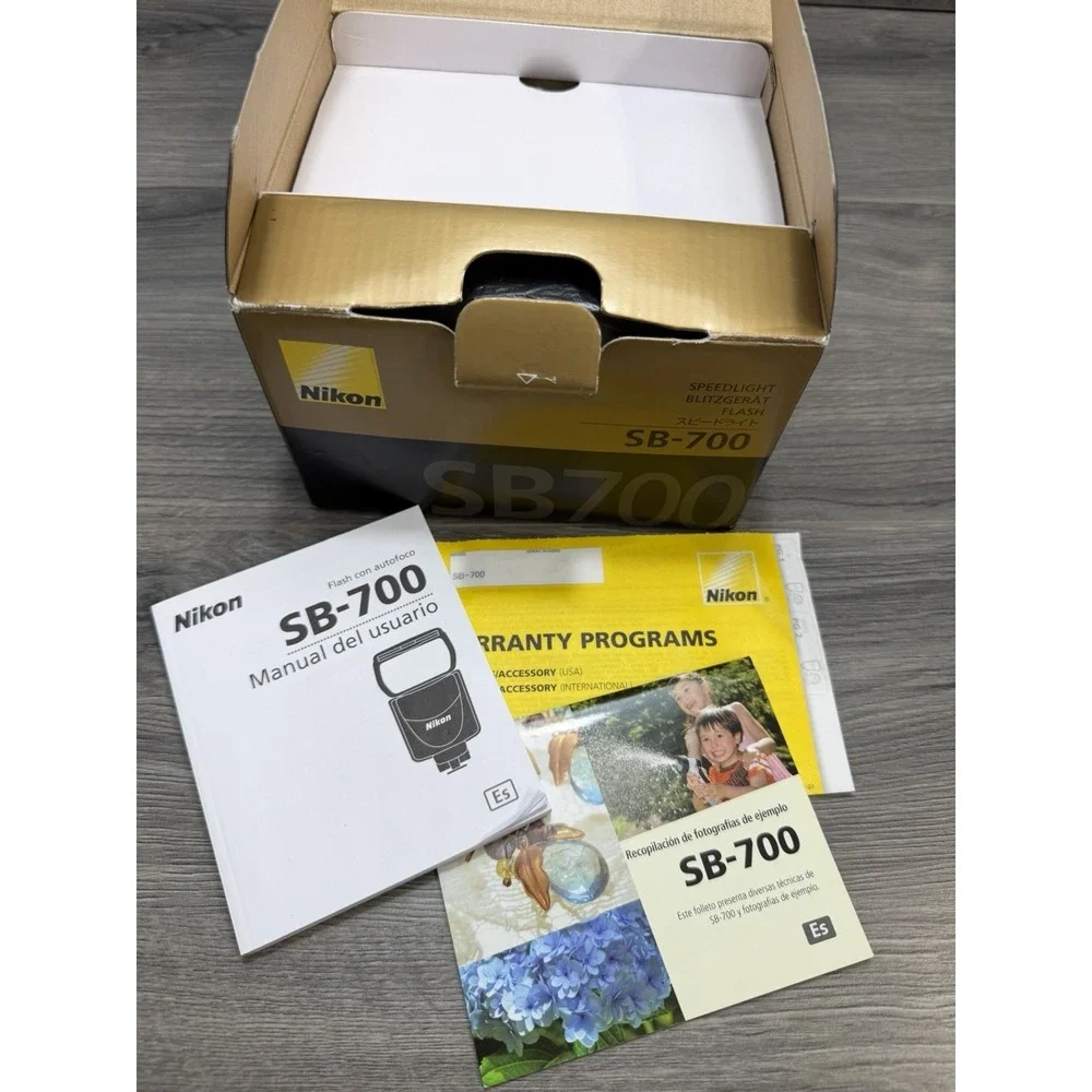 Nikon SB-700 Speedlight Camera Flash AF Photography Accessories W/ Case Tested
